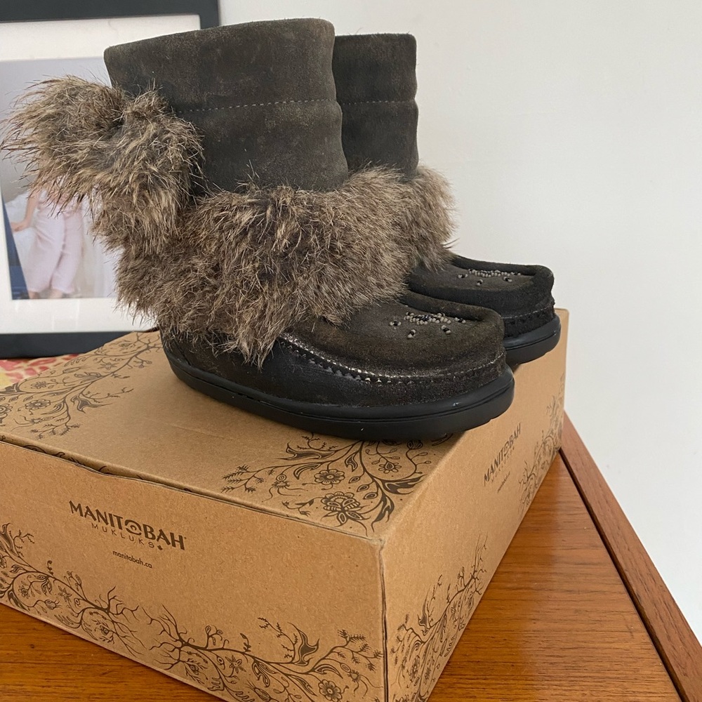Manitobah Snowy Owlet Mukluks Size 11